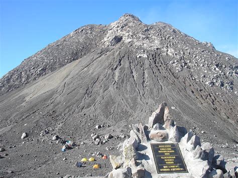 Panorama Puncak Merapi