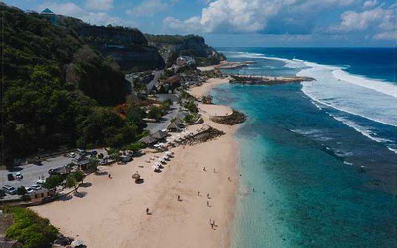 Pantai Melasti Terletak Di Bali, Indonesia