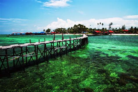 Pantai Teluk Makassar Pulau Derawan