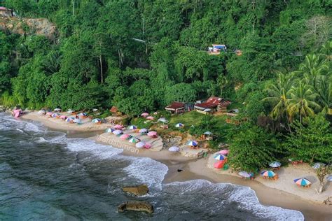 Pantai Air Manis di Sumatera