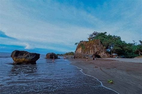 Pantai Batu Saung Indonesia