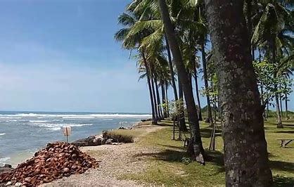 Pantai Binuangeun Indah di Indonesia