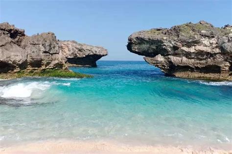 Pantai Mandorak di Sumba