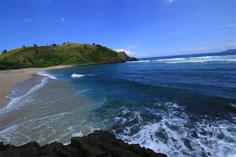 Pantai Mawi dan Membalong
