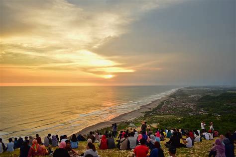 Pantai Parangtritis Yogyakarta upacara