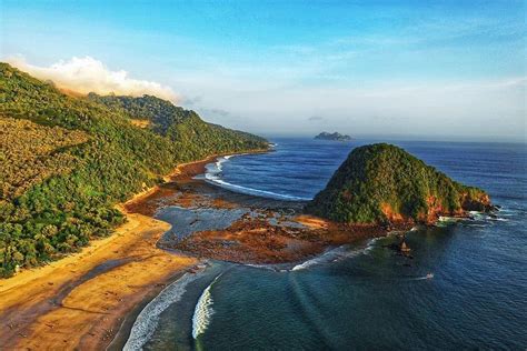 Pantai Pulau Merah Jawa Timur