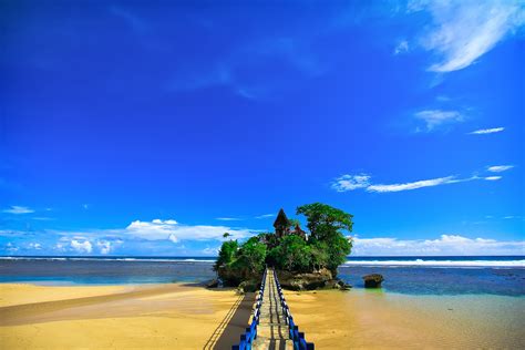 Pemandangan pantai Indonesia
