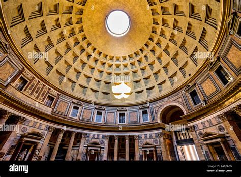 Pantheon Oculus