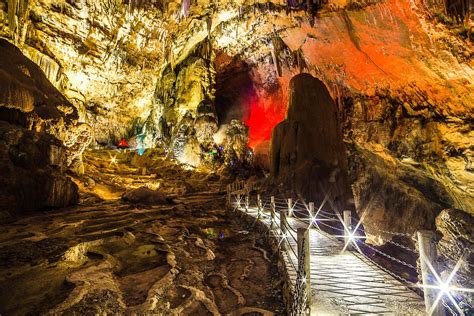 Paradise Cave Subterranean Splendor