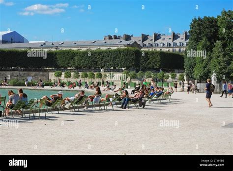 Paris Social Activity