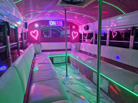 Der ultimative Partybus mieten: Unvergessliche Feiern auf Rädern!