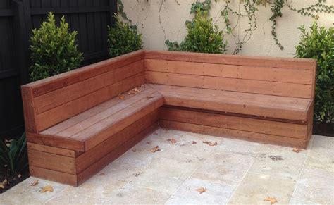 Outdoor Corner Bench Ideas Which Are Perfect for Family Entertaining