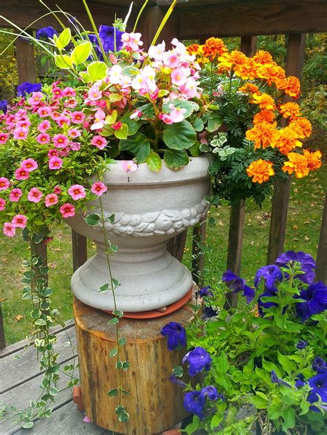 Sunnydaze Walter Flower Pot Planter, Outdoor/Indoor HeavyDuty Double