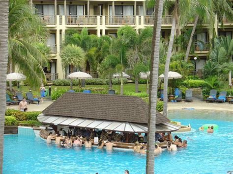 Patong Merlin Hotel Phuket Pool Bar