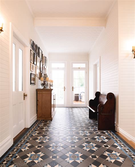 Patterned tile
