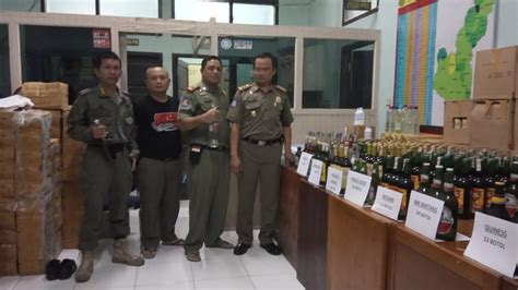 Pedagang Miras Merugi