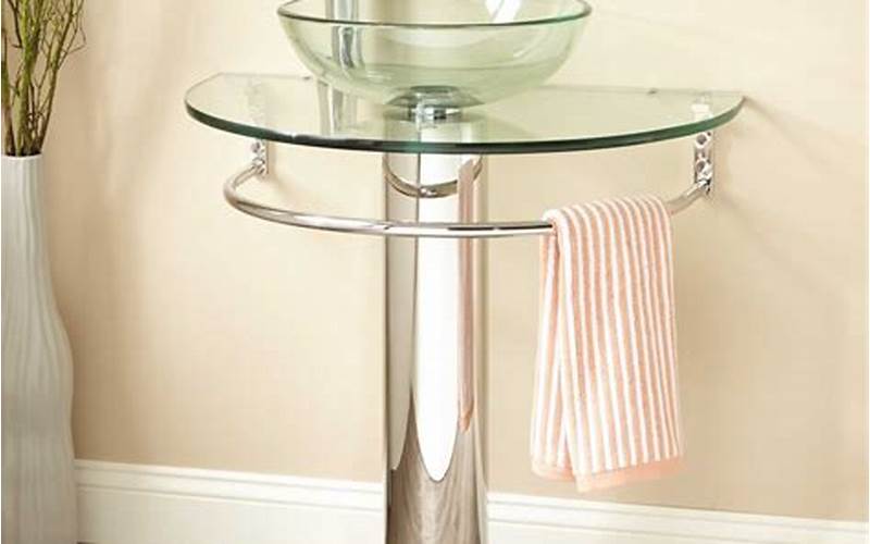 Pedestal Sink With Towel Bar