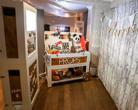 Peek-a-Boo Photo Booth