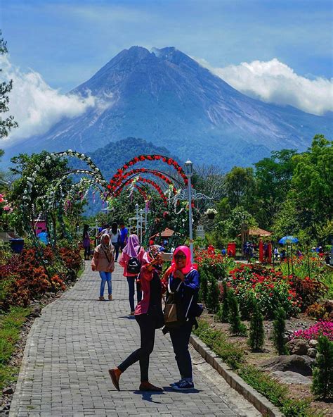 Pemandangan Taman Merapi Park