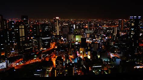 Pemandangan kota Jepang pada jam setengah 9 malam