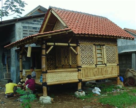 pembuatan rumah bilik bambu di indonesia