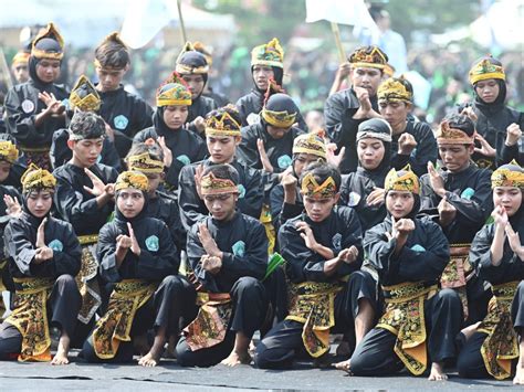 Pemertahanan dan Pelestarian Budaya Lokal di Indonesia