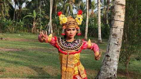 Pendahuluan Tari Condong Bali