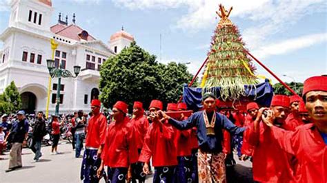 Pengaruh Sepuh dalam Budaya Indonesia