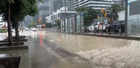 People using Toronto PATH during rain