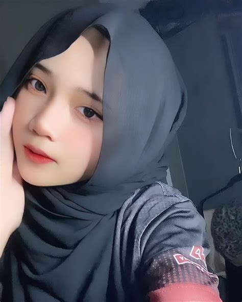 Perempuan Comel Bogel