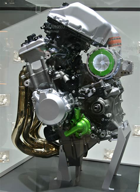 Performance and Engine: Smooth Power Delivery