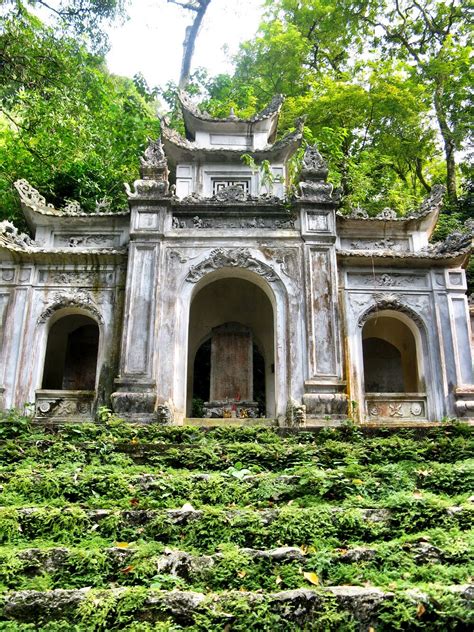 Perfume Pagoda Steps