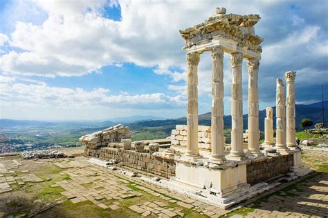 Pergamon Tour Guide
