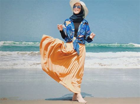 Perhatikan Bahan Baju Saat ke Pantai Indonesia