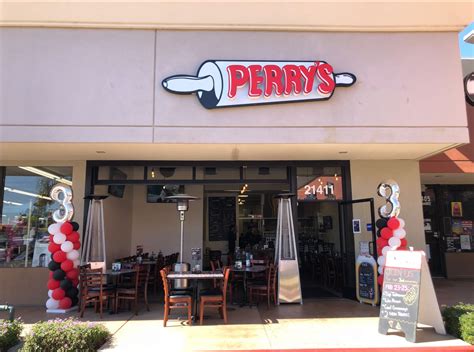 Perry's Pizza & Grill