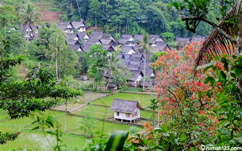 Pertanyaan tentang Kampung Naga: Menjelajahi Dalam Keunikan Budaya Sunda