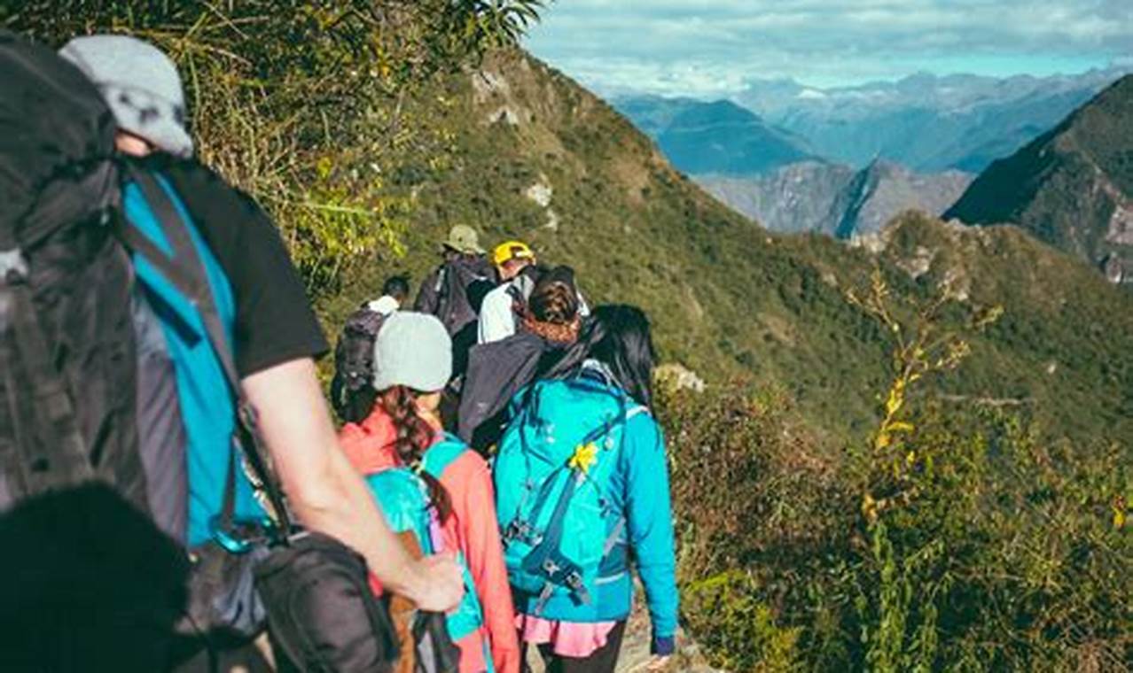 Petualangan Ekstrem di Pegunungan: 7 Destinasi Pendakian yang Menantang dan Menenangkan Jiwa!