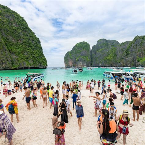 Phi Phi crowds
