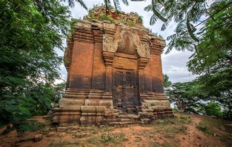Phnom Da temple structure