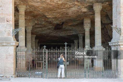 Photographing Grotto