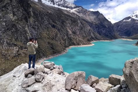 Photographing Laguna Paron