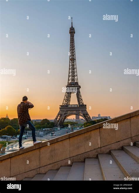 Photographing the Eiffel Tower