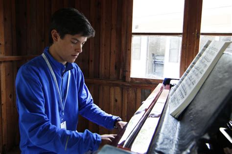 Pianist Lessons in Interlochen, Michigan: Learning to Play with the Best