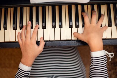 Pianist Lessons in Milton, Massachusetts: Learning to Play the Piano