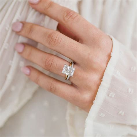 Pick up perfect diamond engagement ring to please her