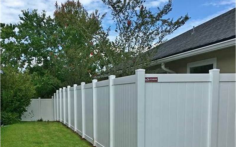 Picture Of A Vinyl Fence