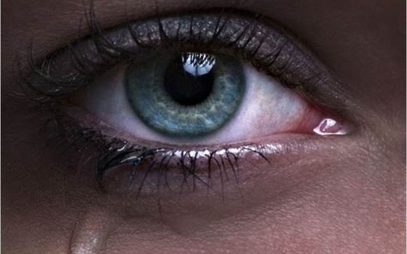 Tristes Ojos in English: Understanding the Meaning Behind These Words