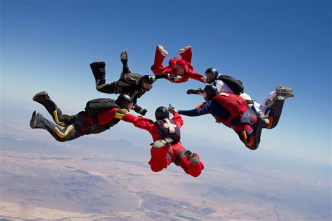 Pictures Of People Skydiving