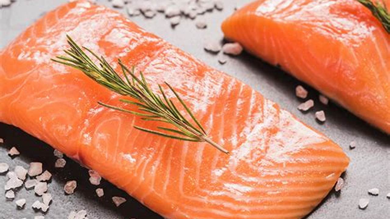 Pilih Ikan Salmon Segar. Ikan Salmon Segar Akan Memiliki Daging Yang Berwarna Merah Muda Cerah Dan Tidak Berbau Amis., Resep7-10k