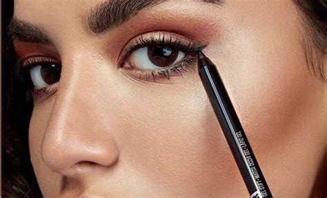 Pilih Alat yang Baik untuk Menggunakan Eyeliner Pensil